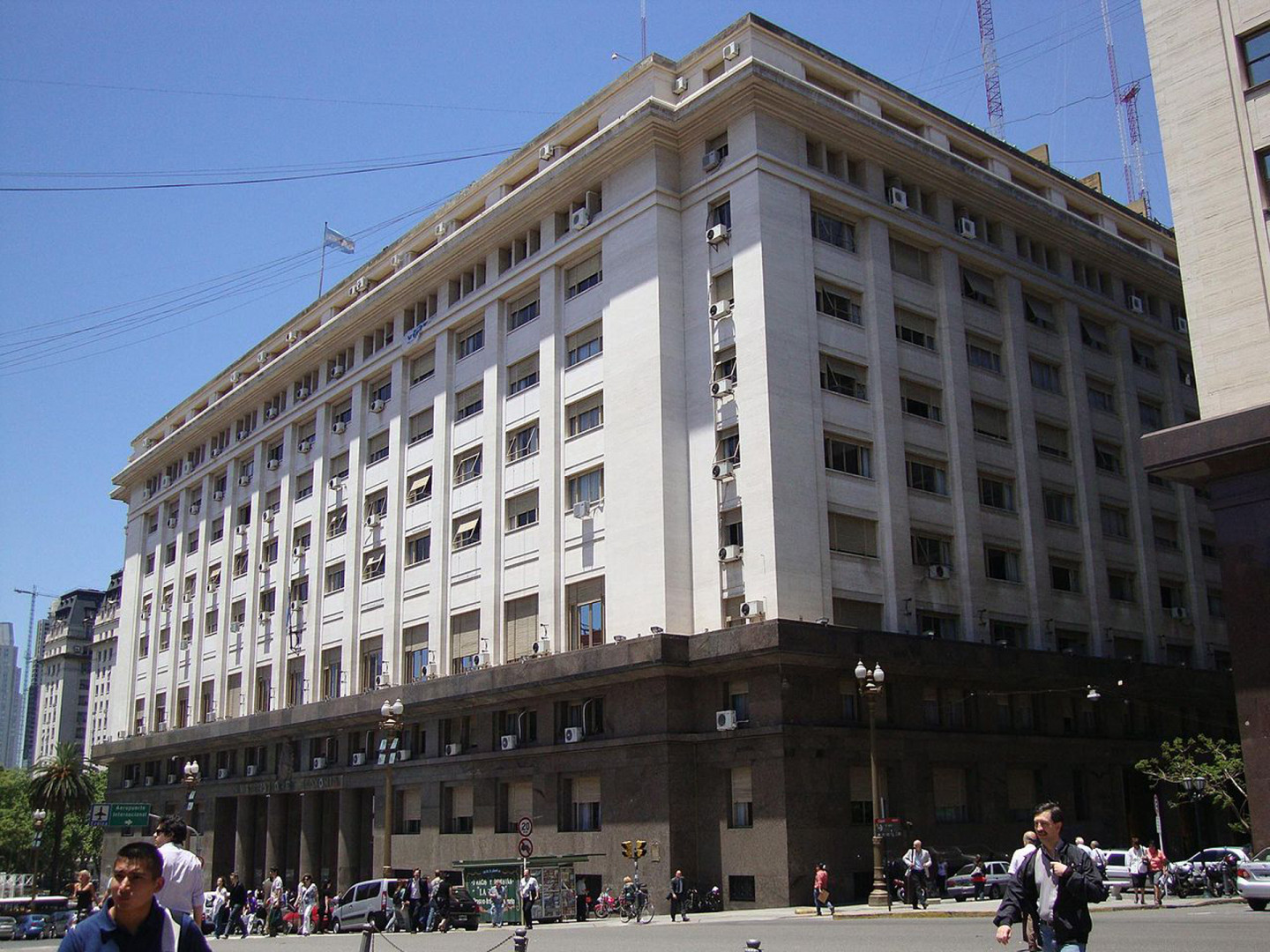Mayo cerraría con un superávit mayor al previsto por el acuerdo con el FMI
