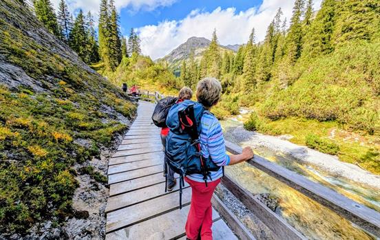 El turismo de montaña creció 18% en 2026 y ya suma 380 millones de practicantes