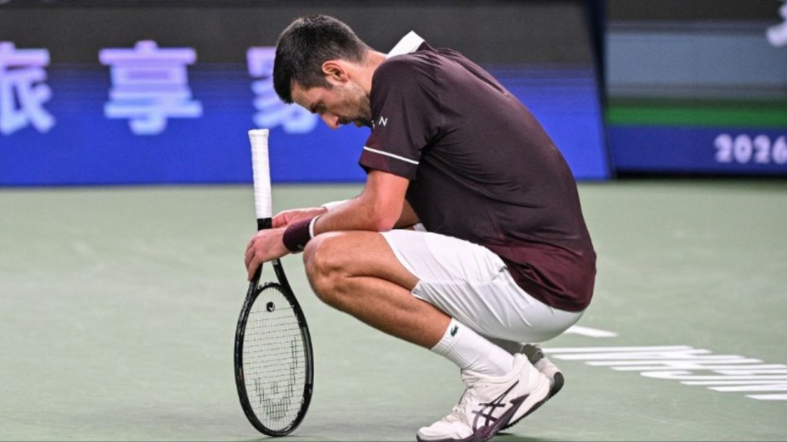 Djokovic perdió en Shanghái y complica su clasificación al Torneo de Maestros