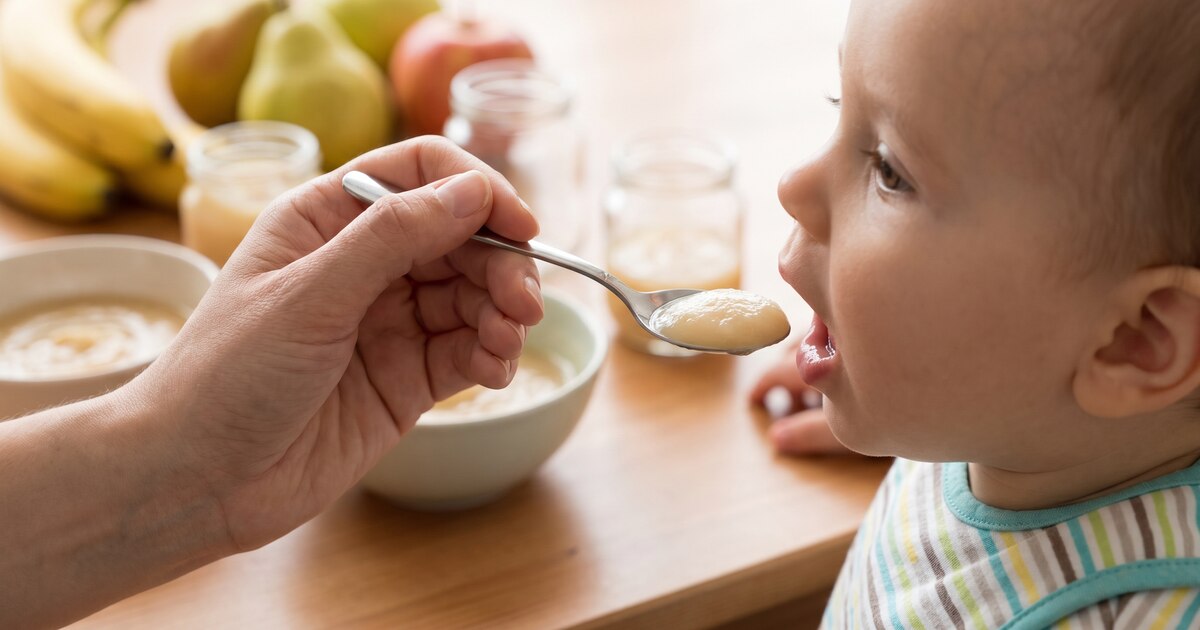 Qué esperar del primer año de alimentación de un bebé, según una pediatra